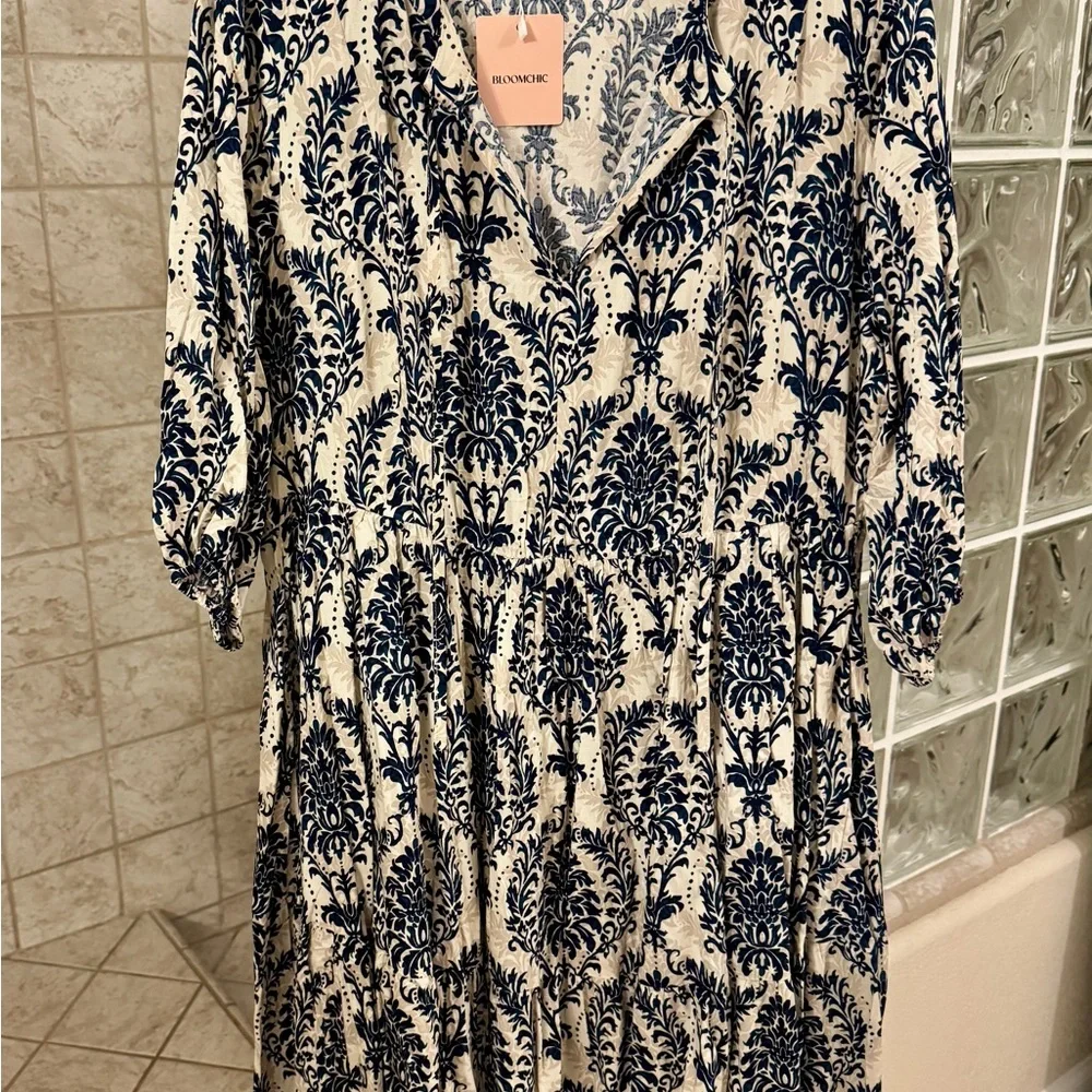 BloomChic 16 NWT Navy & Cream Tiered V-Neck Midi Dress - Picture 3 of 3